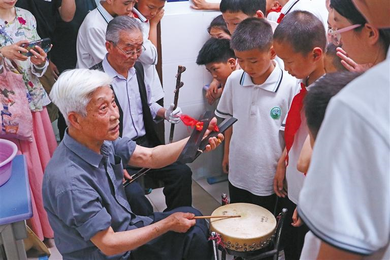 陕西：汉调歌盛世 古韵发新声