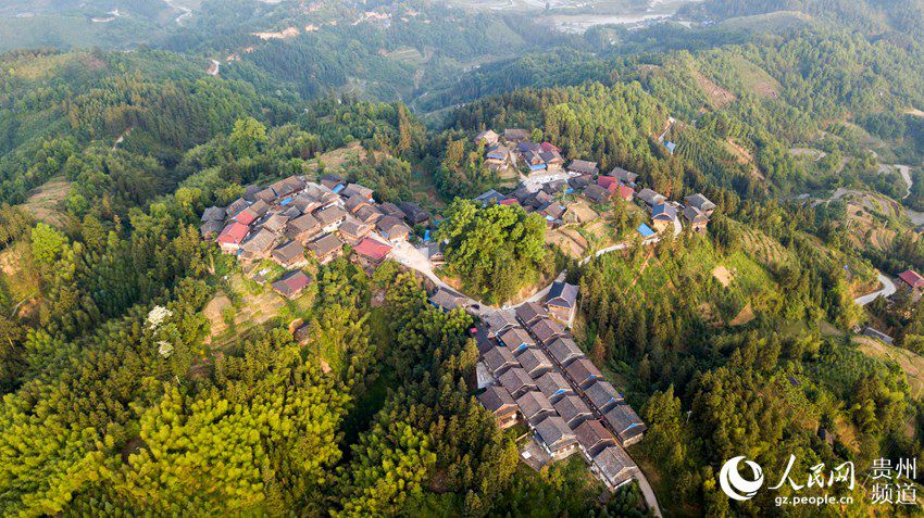 大塘村,苗语叫养翁,位于从江县丙妹镇西南面,海拔560米,距县城14