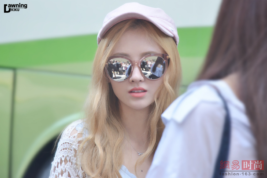 鞠婧t发行最新单曲mv,充满活力少女感,网友留言表示金发太惊艳.