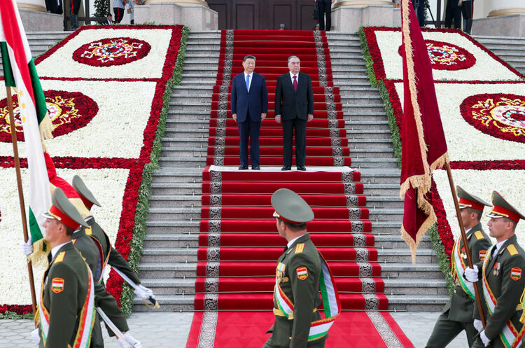 習近平同塔吉克斯坦總統拉赫蒙舉行會談