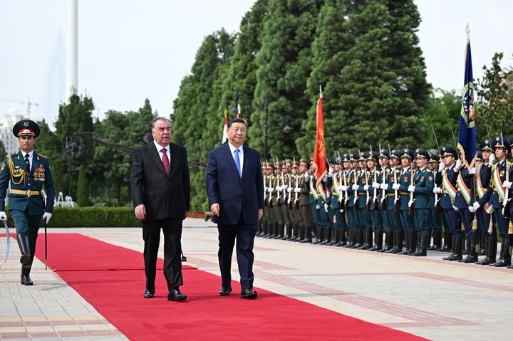 習近平同塔吉克斯坦總統拉赫蒙舉行會談