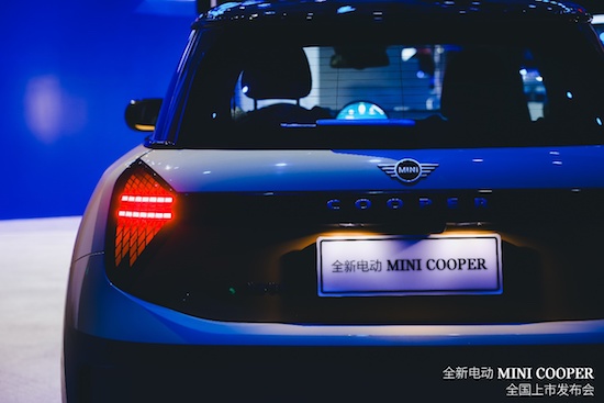 經典卡丁車駕趣 發揚賽道基因 全新電動MINI Cooper上市_fororder_image004