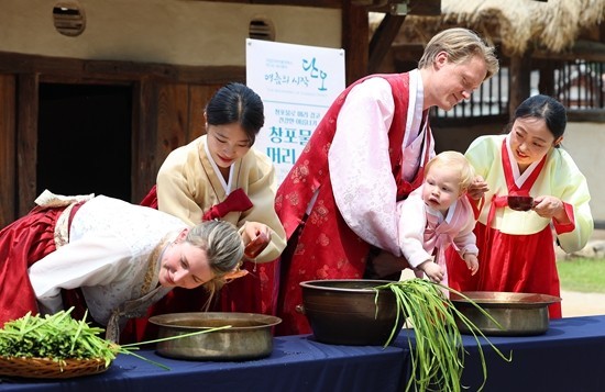 世界多国民众品味端午“文化味儿”