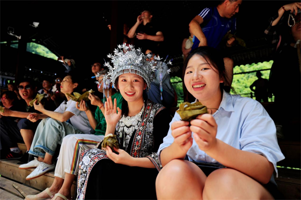 端午佳节人气旺 非遗精彩绽放恩施地心谷_fororder_微信图片_20240608144220