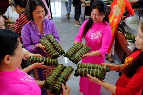 世界多国民众品味端午“文化味儿”