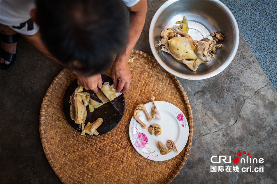 陈礼松：从物流老总到文昌鸡养殖户 追寻记忆中的味道_fororder_17d2ec16fa08439b86e5511f11879335