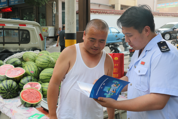 咸阳旬邑：“税力量”助瓜果飘香迎丰收_fororder_图片1