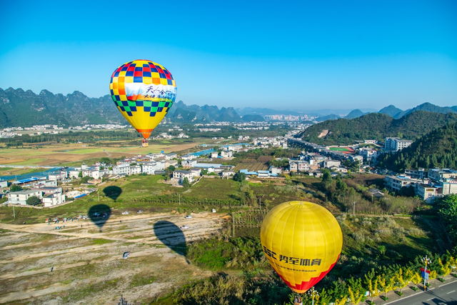 中国热气球表演赛暨飞行体验活动落下帷幕