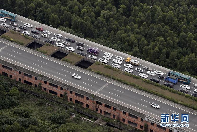 廣東高速公路迎來“五一”返程客流高峰