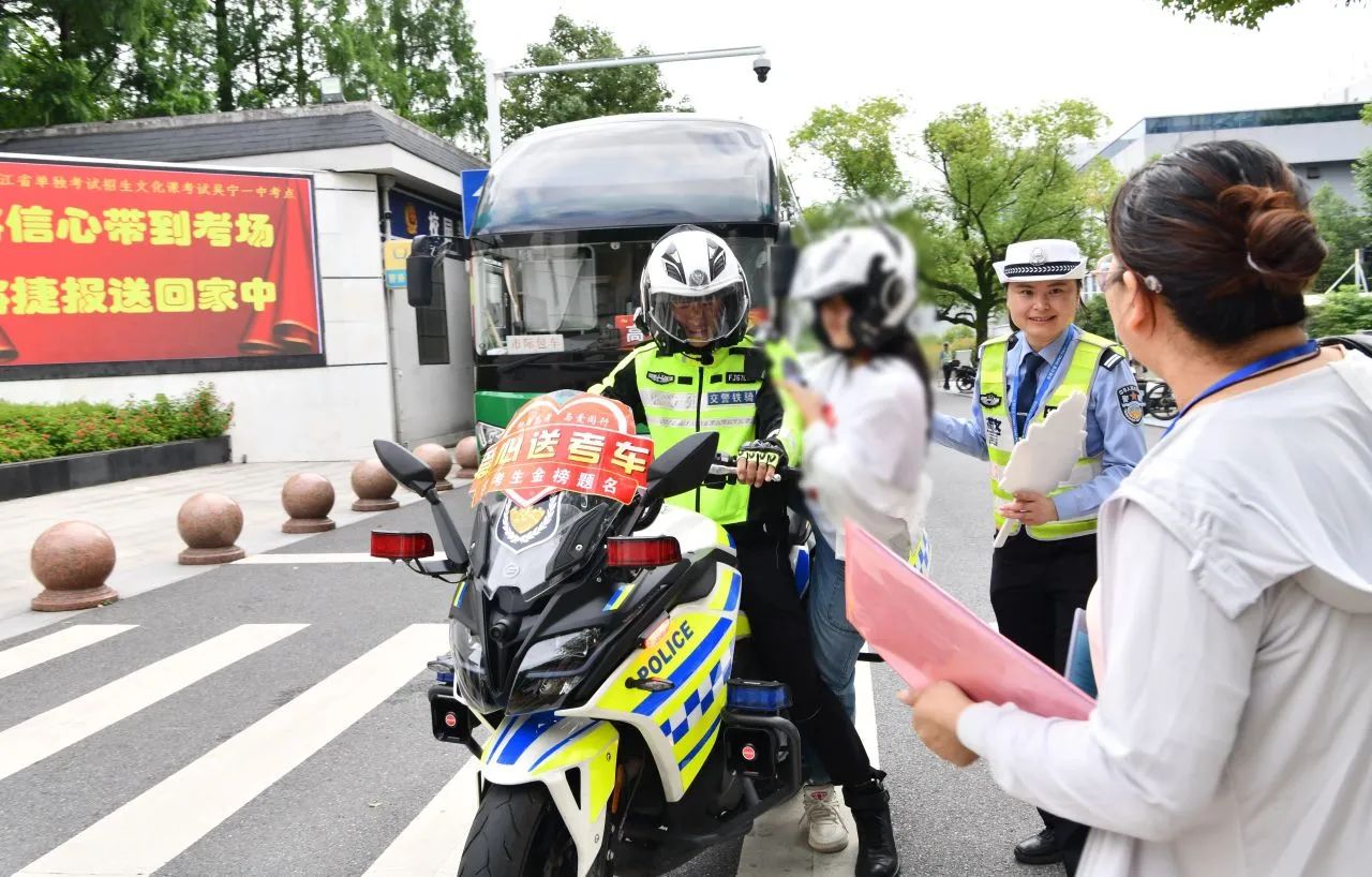 赶上了！赶上了！高考当日考生忘带证件 金华东阳交警一路狂奔护送_fororder_微信图片_20240609111544