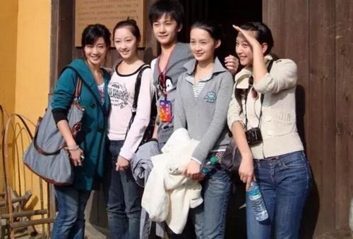 杨洋李沁秘密复合了？昔日青涩情侣照曝光