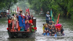 群龙逐浪闹端午 杭州西溪湿地举办国际龙舟文化节