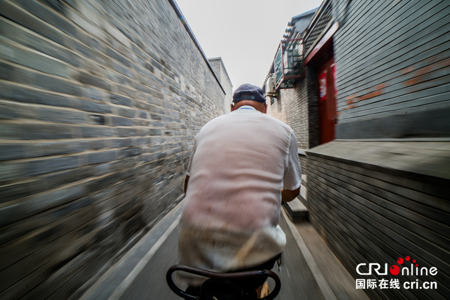 Tricycling through hutongs