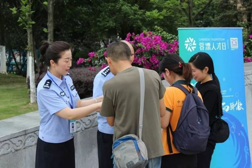 崇州市公安局为打造国际化营商环境建设先进城市贡献力量