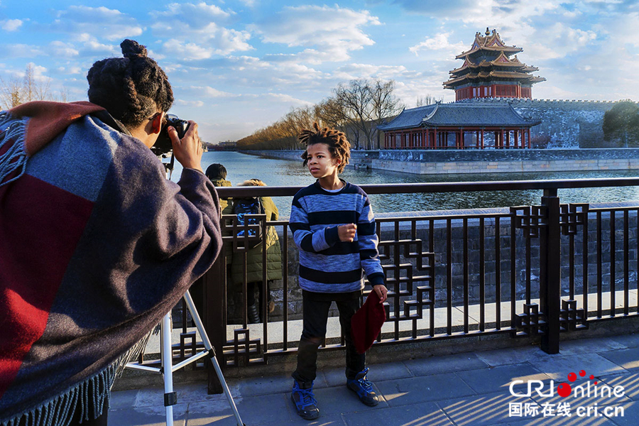 Posing for a photo with the watchtower of the Palace Museum Wins the 2nd Prize of the 2017 I Heart Beijing World Photography Contest