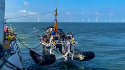 国产首台！广州南沙造机器人深海自动埋设管缆