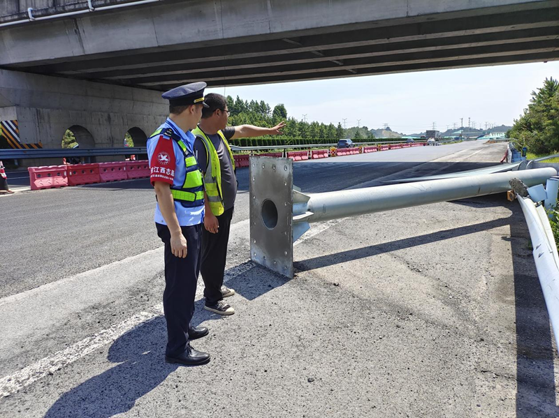 江西省交通运输执法局十支队四大队：“图说”高温“烤”验下的交通执法人员_fororder_图片18