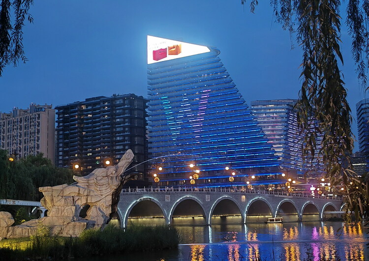 曲江池晚霞映照 水天一色美轮美奂