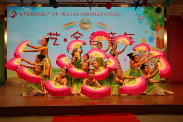 （未来之星专题 未来童声汇图文摘要）江苏举办第十二届少儿艺术节开幕式