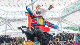 西藏：布達拉宮腳下賞藏戲
