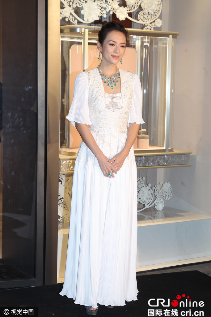 辣妈章子怡太美艳 Rain在一旁眼睛都看直了