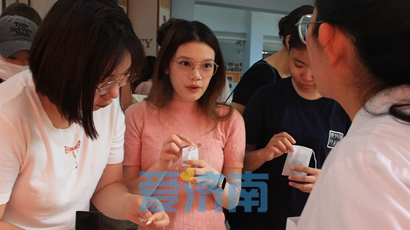 “針灸、八段錦、制香囊”！國際學生端午節邂逅別開生面的中醫文化