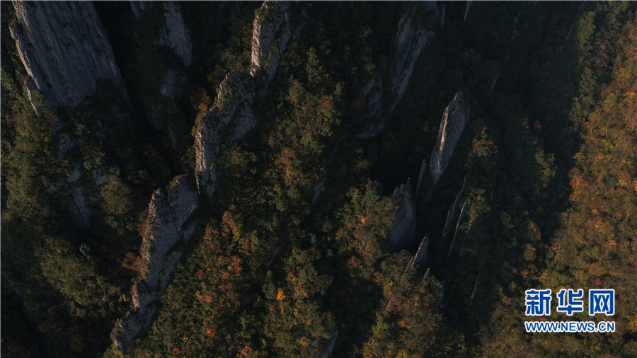 航拍神农架神秘的“三十六把刀” 山峰薄如刀片