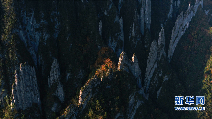 航拍神农架神秘的“三十六把刀” 山峰薄如刀片