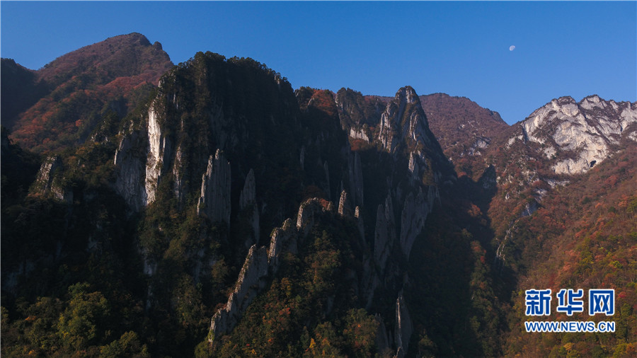 航拍神农架神秘的“三十六把刀” 山峰薄如刀片