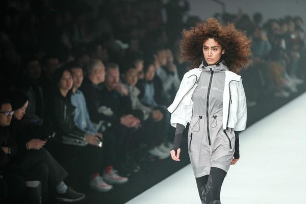 幻构未来 乔丹质“燥”携Tim Coppens亮相中国国际时装周