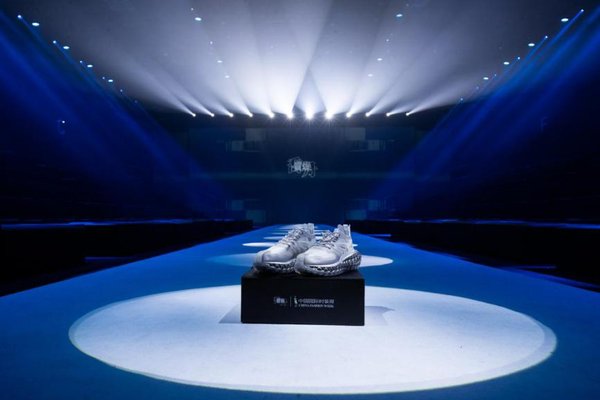 幻构未来 乔丹质“燥”携Tim Coppens亮相中国国际时装周