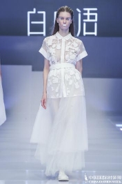 奏响时尚“新乐章”！白鹿语三度亮相中国国际时装周！