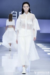 奏响时尚“新乐章”！白鹿语三度亮相中国国际时装周！