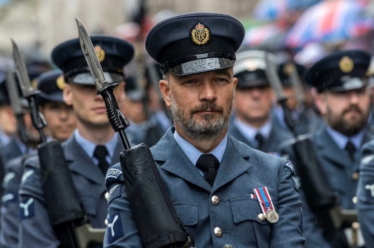 荒谬！英媒披露英国推迟启用军用徽章的原因