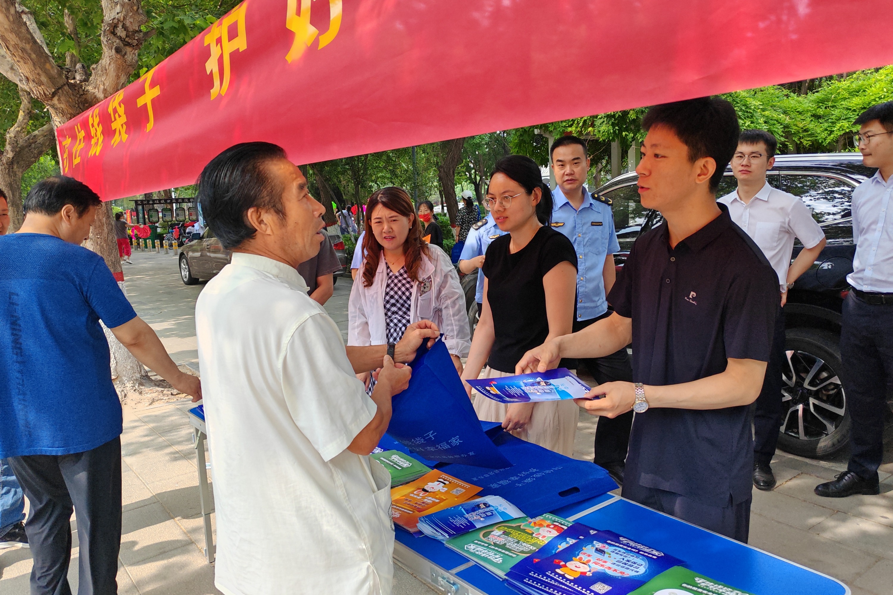 河北定兴：防范非法集资宣传 守护群众“钱袋子”_fororder_004