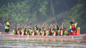 2024年隆安县端午节龙舟赛成功举办 20支队伍在右江上演“速度与激情”