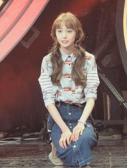 郑爽录节目躺着蹲着总被批 学舞蹈致腰肌劳损(组图)