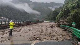 道路通行中斷、列車停運 陜西這些地區受暴雨影響