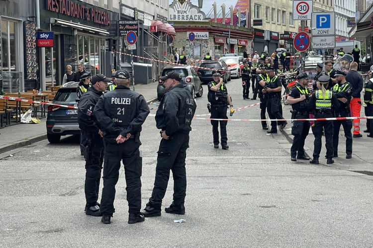 德国警方称汉堡市袭击者遭警察枪击后并未死亡