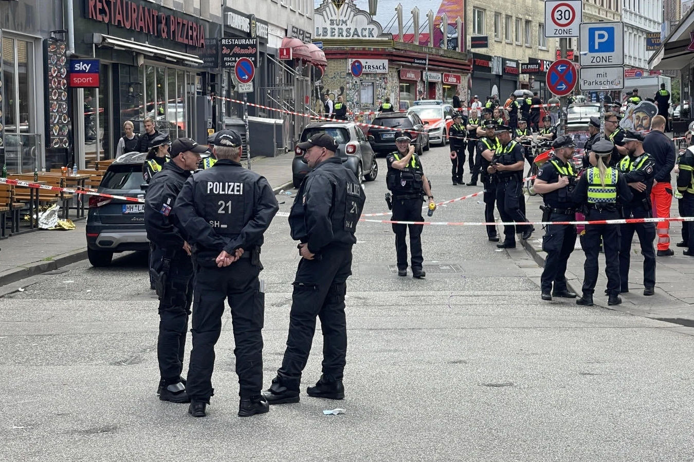 德国警方称汉堡市袭击者遭警察枪击后并未死亡