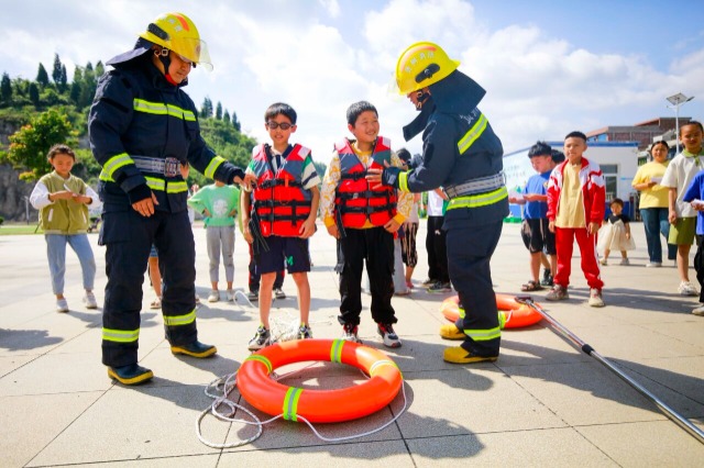 贵州黔西：防溺水安全进暑托班