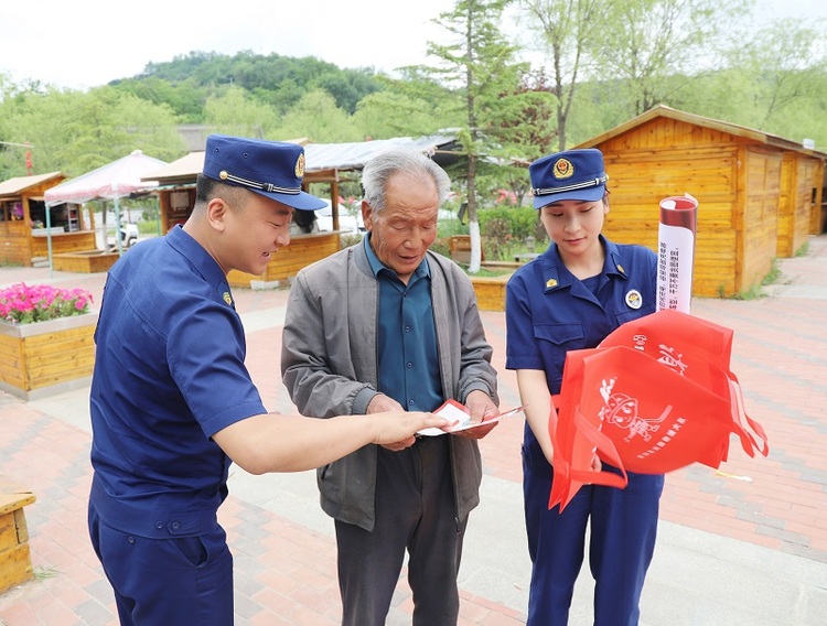 【原創】隴南西和：消防宣傳“進廣場” 撐起安全“保護傘”_fororder_3