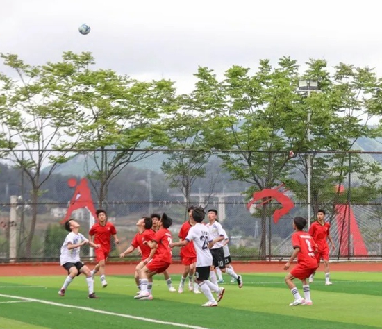 贵州毕节：推进足球青训体系建设 让更多孩童逐梦绿茵场_fororder_W020240617420981212055