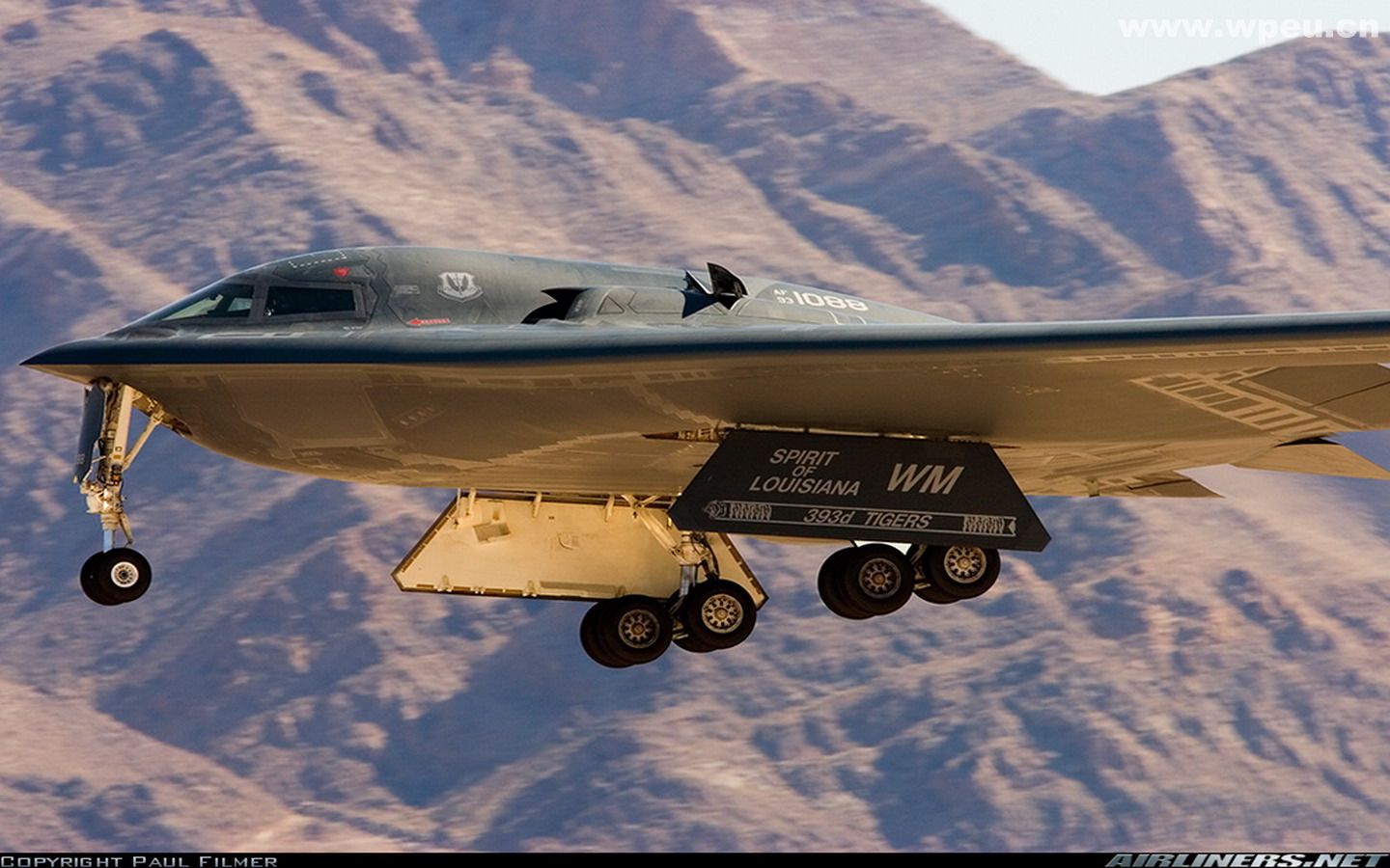 中國自研無人機酷似美國B-2 中國自研無人機酷似美國B-2