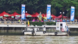 广州城管：清洁水域环境 为国际龙舟邀请赛保驾护航