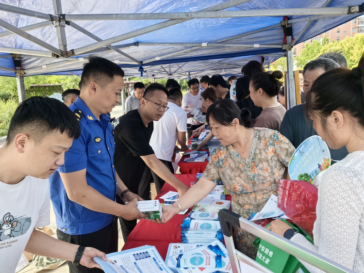 沧州经济开发区组织开展“安全生产咨询日”暨“安全进万家、幸福你我他”主题志愿服务活动_fororder_图片 1