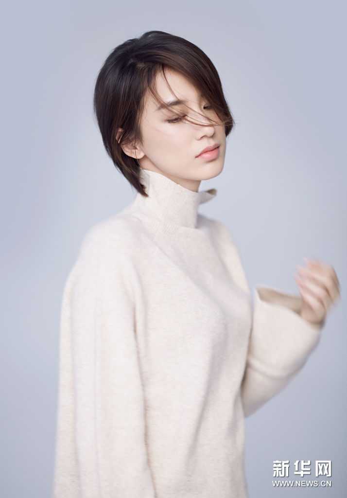 黄圣依素颜大片似20岁少女 皮肤白皙清新脱俗