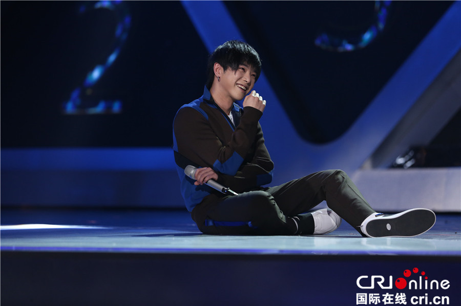 《天籁之战》华晨宇陷危机崩溃倒地 费玉清淡定不再