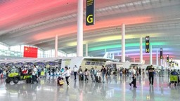 白云机场暑运日均客流超20万人次