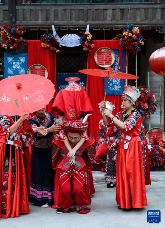 重庆彭水：民族风情助推暑期旅游